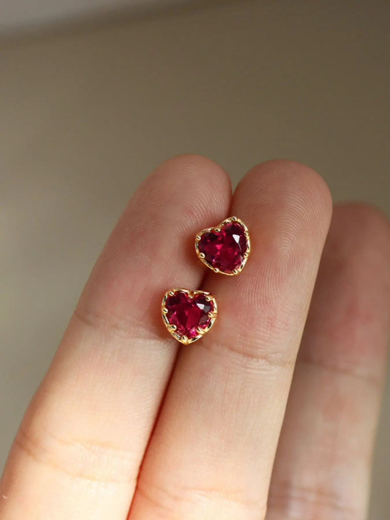 Sweet Heart Earrings for Women, Cute Heart-Shaped Jewelry, Elegant Zircon Studs for Daily Wear, Perfect Birthday Gift, Fashionable Ear Accessories