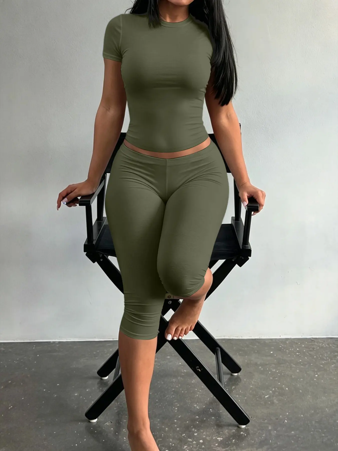 LW Home Solid-Color Classic Casual Fit Short-Sleeve Top and Mid-Length Pants Set, Perfect for Home Wear and Ideal for Summer Days