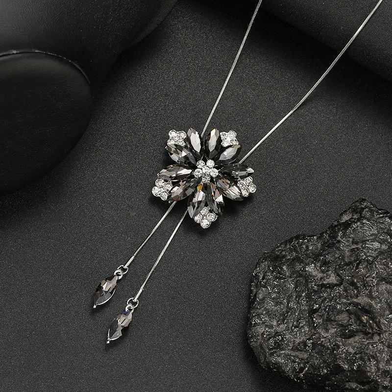 High-End, Non-Fading, Sweater Chain, Versatile Fashion Necklace For Women, Niche Design With A Sense Of Sophistication Pendant