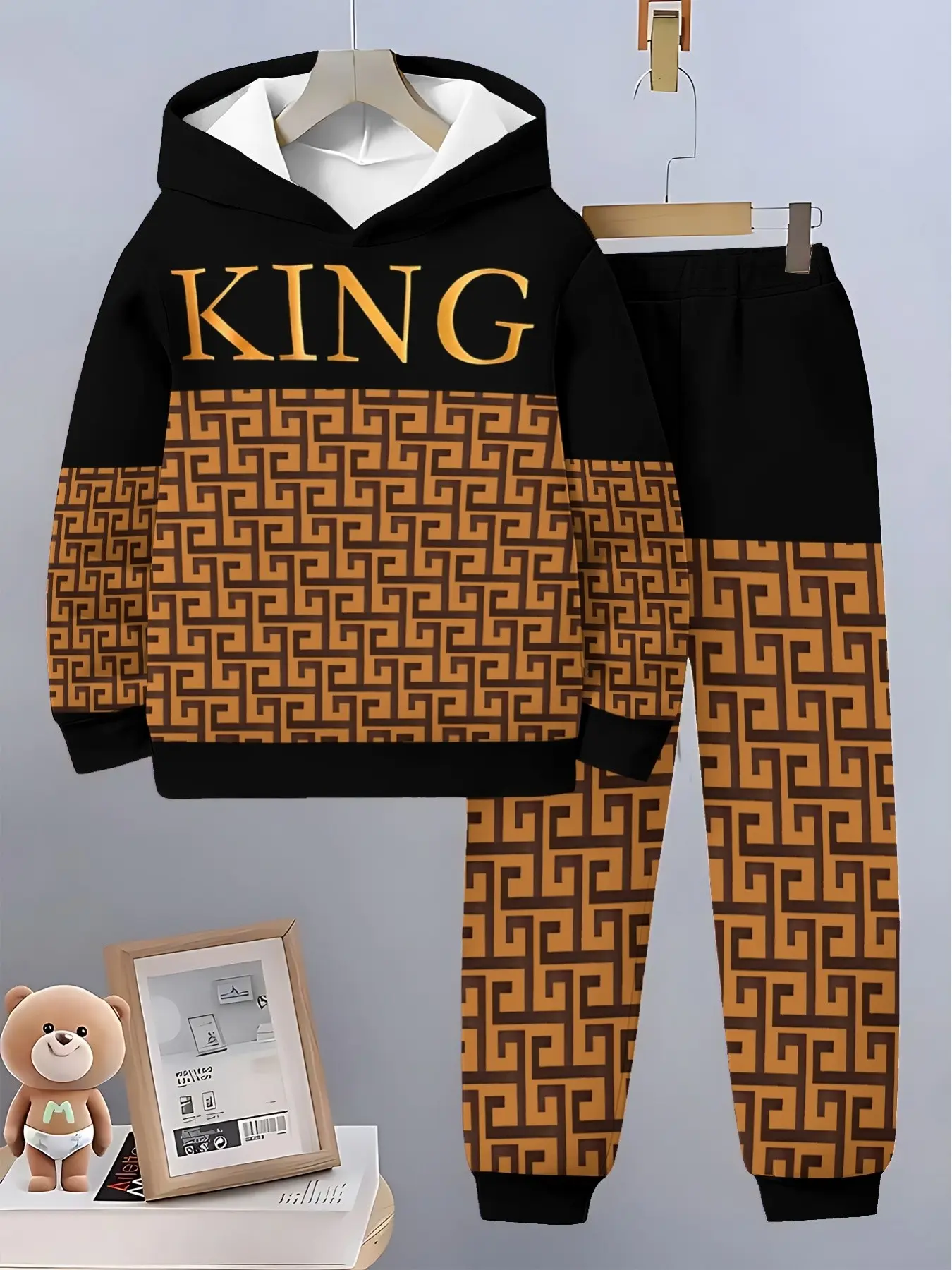 Kids' Vintage Full Print Hoodie and Pants Set, King Letter, Casual Fitted Suit, Perfect for School and Streetwear, Graphic Print Set