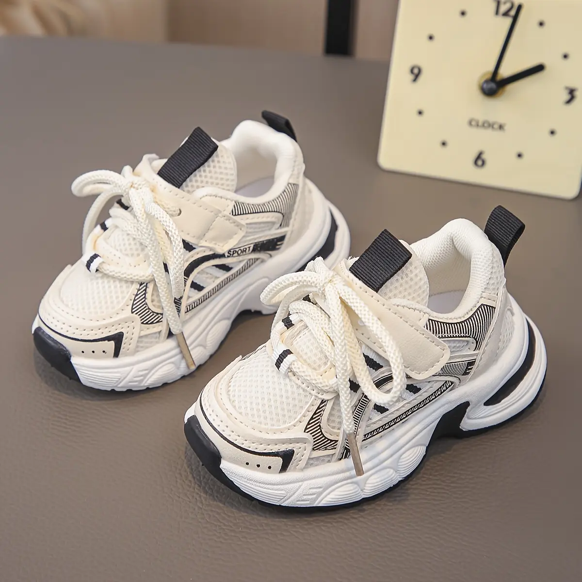 Breathable Mesh Style Lightweight Durable Casual Sports Shoes for Boys Suitable for Spring and Autumn