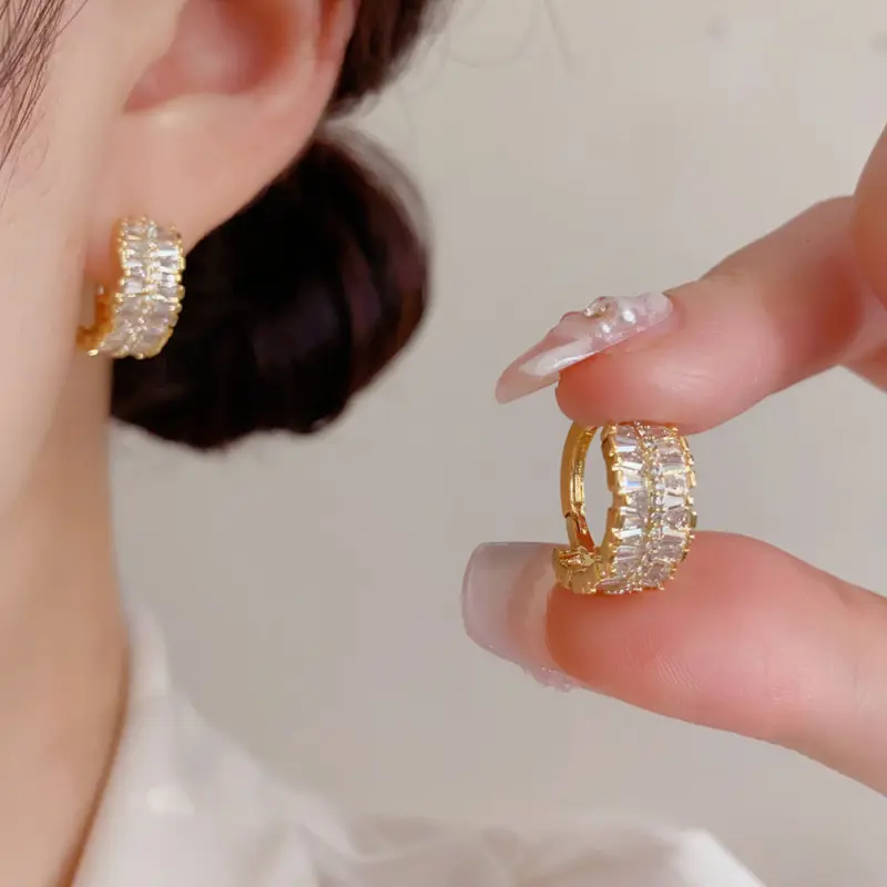Light luxury, exquisite and fashionable zircon geometric small earrings DDES0973, elegant and simple with a unique design, super shiny earrings, 14K gold-plated