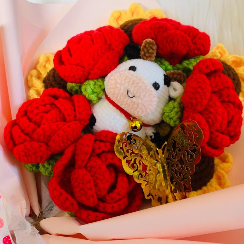 Crochet Flower Bouquet, 1 Count Handmade Knitting Flower Bouquet with Cow Doll, Home Decor Supplies, Gift for Girlfriend, Birthday Gift, Handmade Knitted Rose