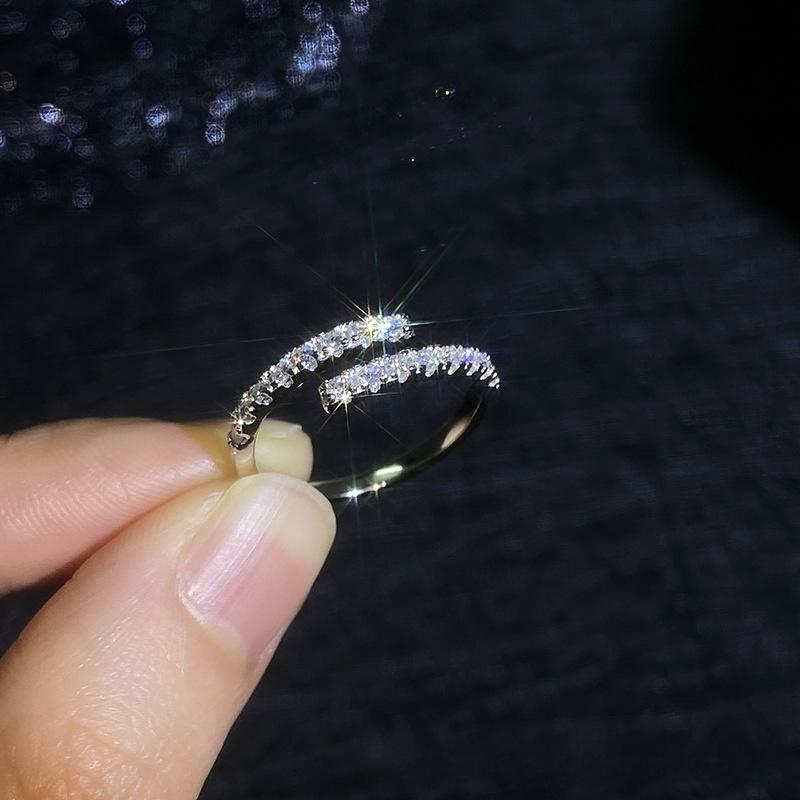 Moissanite ring, fashionable and unique, simple design, diamond-encrusted ring for women, open-ended moissanite ring.