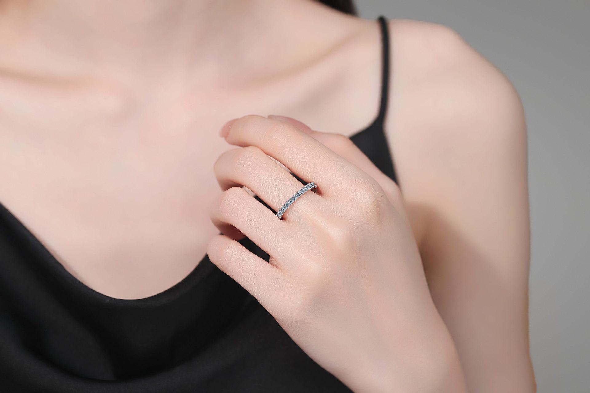 S925 Sterling Silver Ring - Set with Moissanite for Dazzling Brilliance| Wearable Everyday| Understated Luxury Style| Circular Design, Showcasing a Distinctive Niche Aesthetic