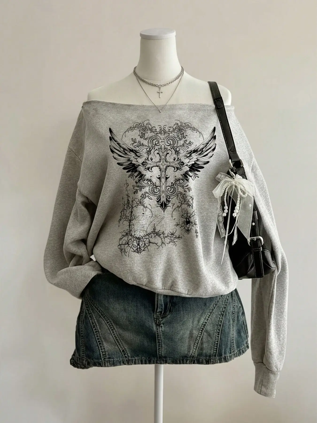 Women's One-Shoulder Off-Shoulder Loose Sweatshirt, Gothic Wing Cross Print, Oversize Drop Shoulder, Dark Street Style, Casual Fall Winter Wear