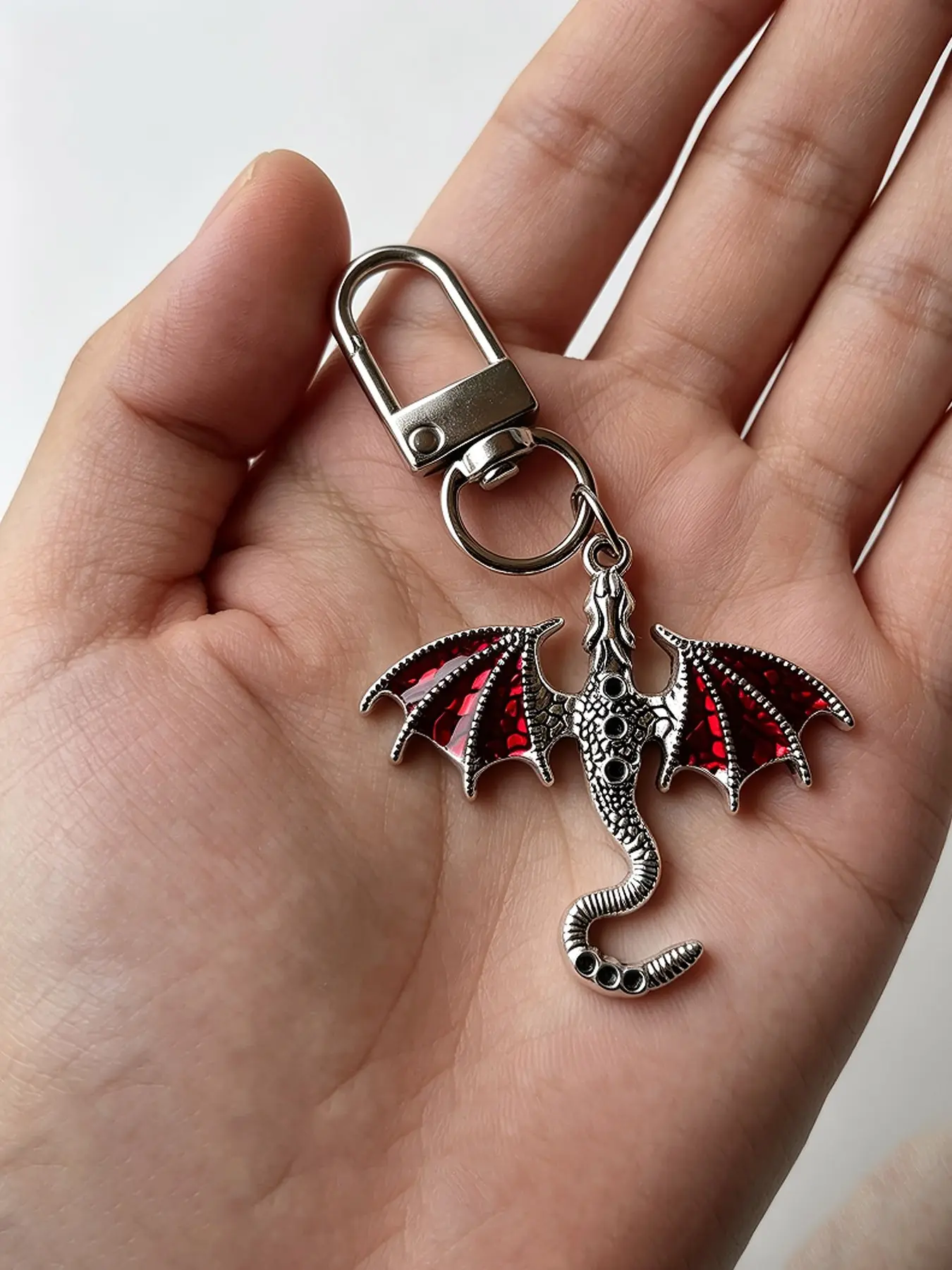 Punk Subculture Style Accessories, Retro Drip Oil Cartoon Flying Dragon Shaped Keychain, European And American Heavy Industry Hip-Hop Couple Accessories, Bag Pendants, Niche Cool Hanging Accessories, Halloween Dark Themed Souvenirs.