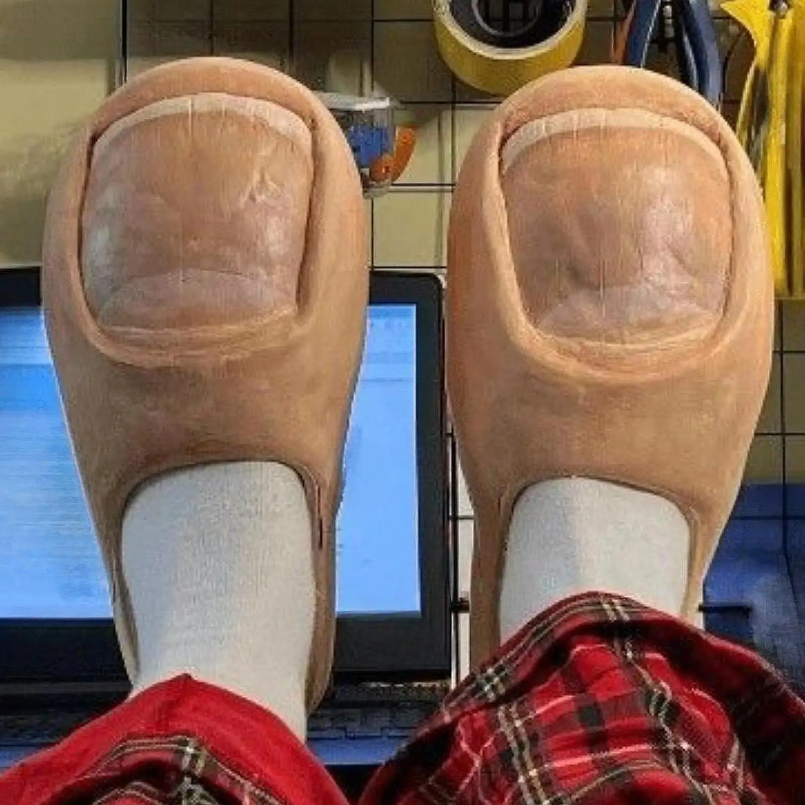 Women's Soft Lightweight Thumb-Shaped Big Toe Slip-On Footwear, 10.24in (26cm x 8cm) Funny Cosplay Prop Slippers for Indoor Halloween Events & Friends' Gatherings House Shoes