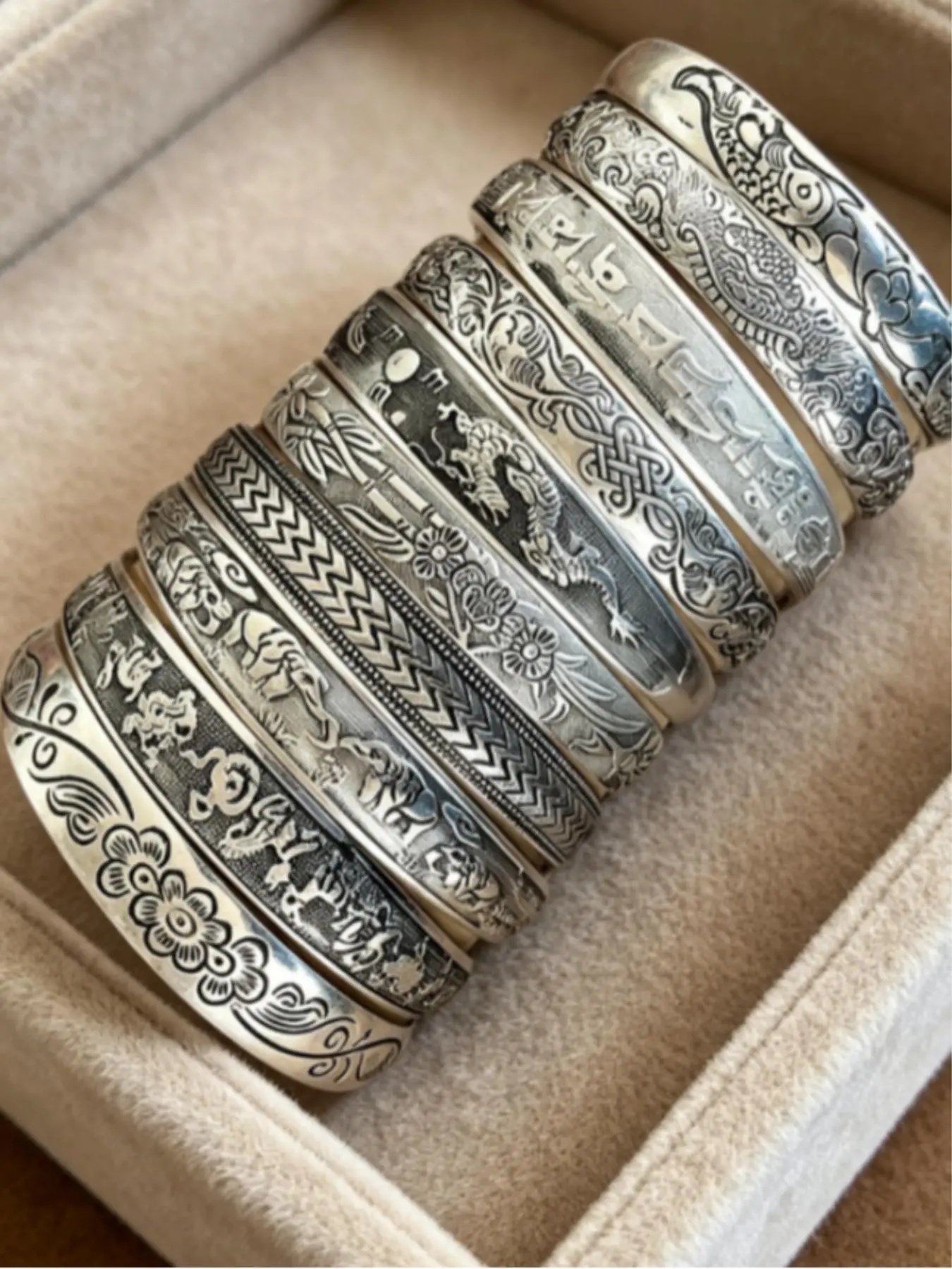 10-piece vintage ethnic style distressed silver open cuff bracelet set; vintage carved adjustable stackable bracelets; women's bohemian vacation versatile gift jewelry Layered Bracelet Set