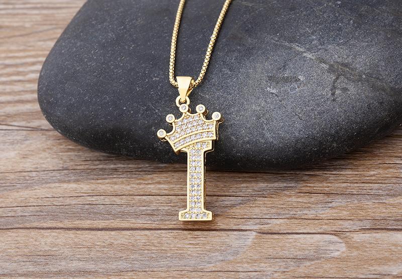 Aesthetic Luxury Copper Zircon A-Z Crown Alphabet Pendant Chain Necklace Hip-Hop Style Fashion Woman Man Initial Name Jewelry Gift for Girl Women Couple