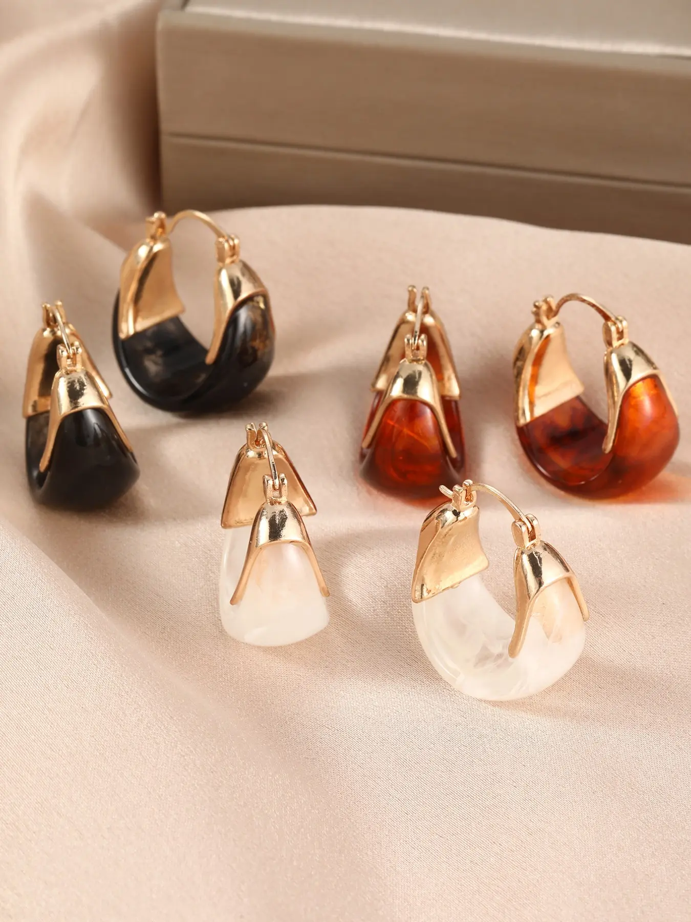 3 Pairs Vintage Oval Korean Style Earrings, Elegant Geometric Design, Fashionable Ladies' Ear Cuffs, Versatile High-End Jewelry, Geometric Pattern