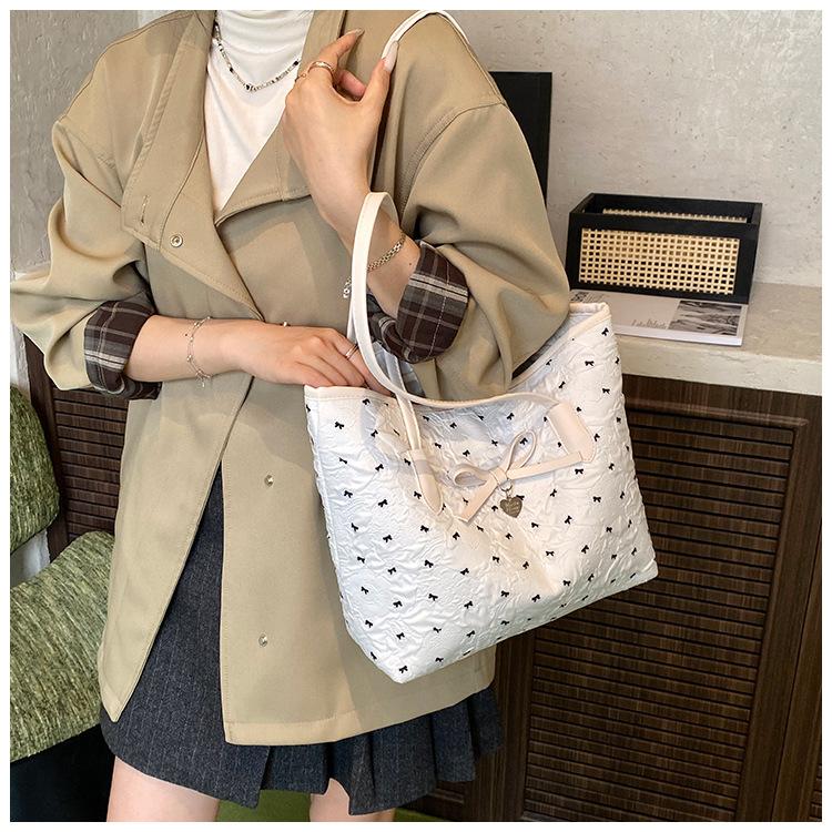 Casual Large Capacity Heart Shaped Butterfly Knot Single Shoulder Bag Trendy Commuter Tote Bag Urban Minimalist Style 2025 Au...