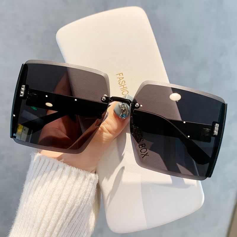 Colorful Retro Polarized Sunglasses for Women Oversized European–American Style Frames with HD UV-Protection Lenses, Durable Fashion Design Perfect for Travel, Streetwear & Summer Outfits Colorful Retro Polarized Sunglasses for Women Oversized European–American Style Frames with HD UV-Protection Lenses, Durable Fashion Design Perfect for Travel, Streetwear & Summer Outfits