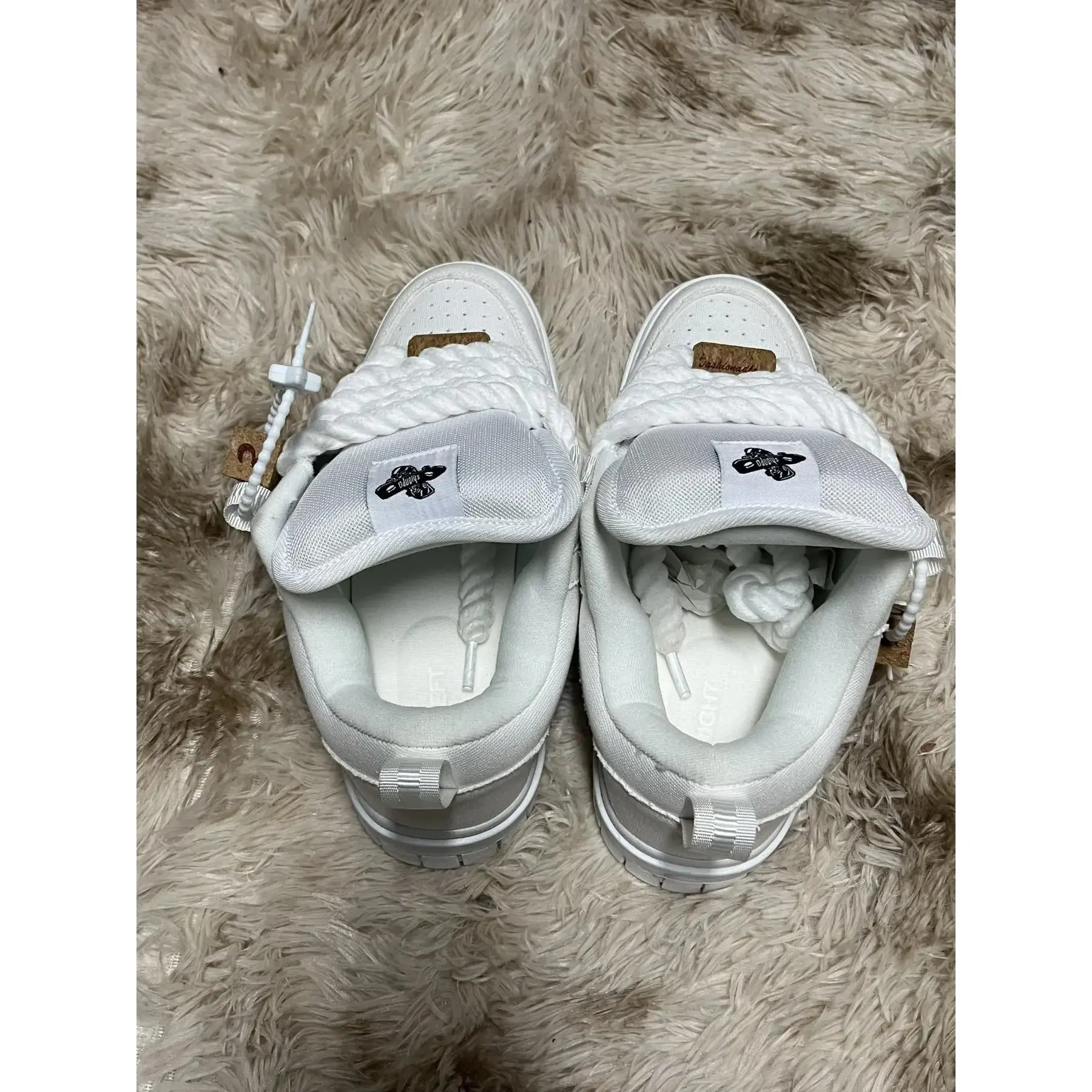 New Thick Tongue Bread Shoes for Men and Women, Large Size Casual Skateboard Shoes, Casual Skateboarding Shoes, Low Top Skateshoes, Athletic Sports Shoes, Walking Shoes, Simple and Versatile Sneakers, Footwear,safetycomposite,suretrack,off-shoulder