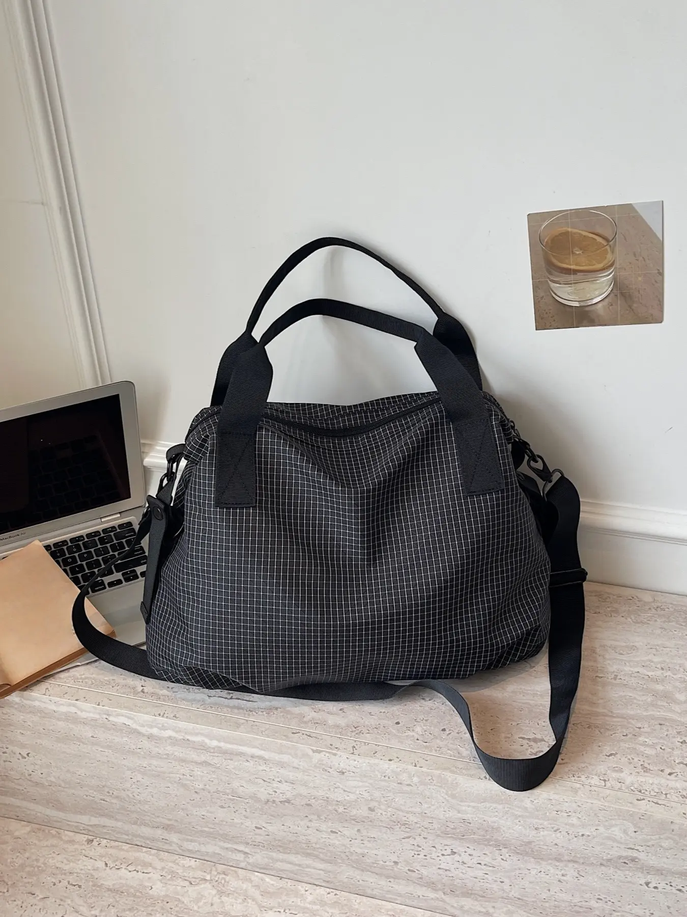 Simple and casual small checker multi-functional commuter large-capacity fitness sports handbag, detachable wide shoulder strap for daily travel lightweight single-shoulder crossbody bag