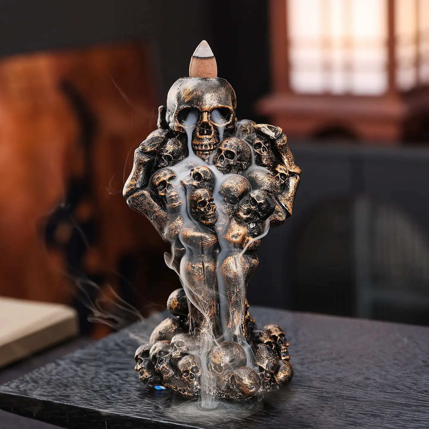 1PC Dark Halloween Stacked Skulls Backflow Incense Burner, Resin Smoke Waterfall Ornament, Desktop Aroma Furnace, Home Craft Decor Statue