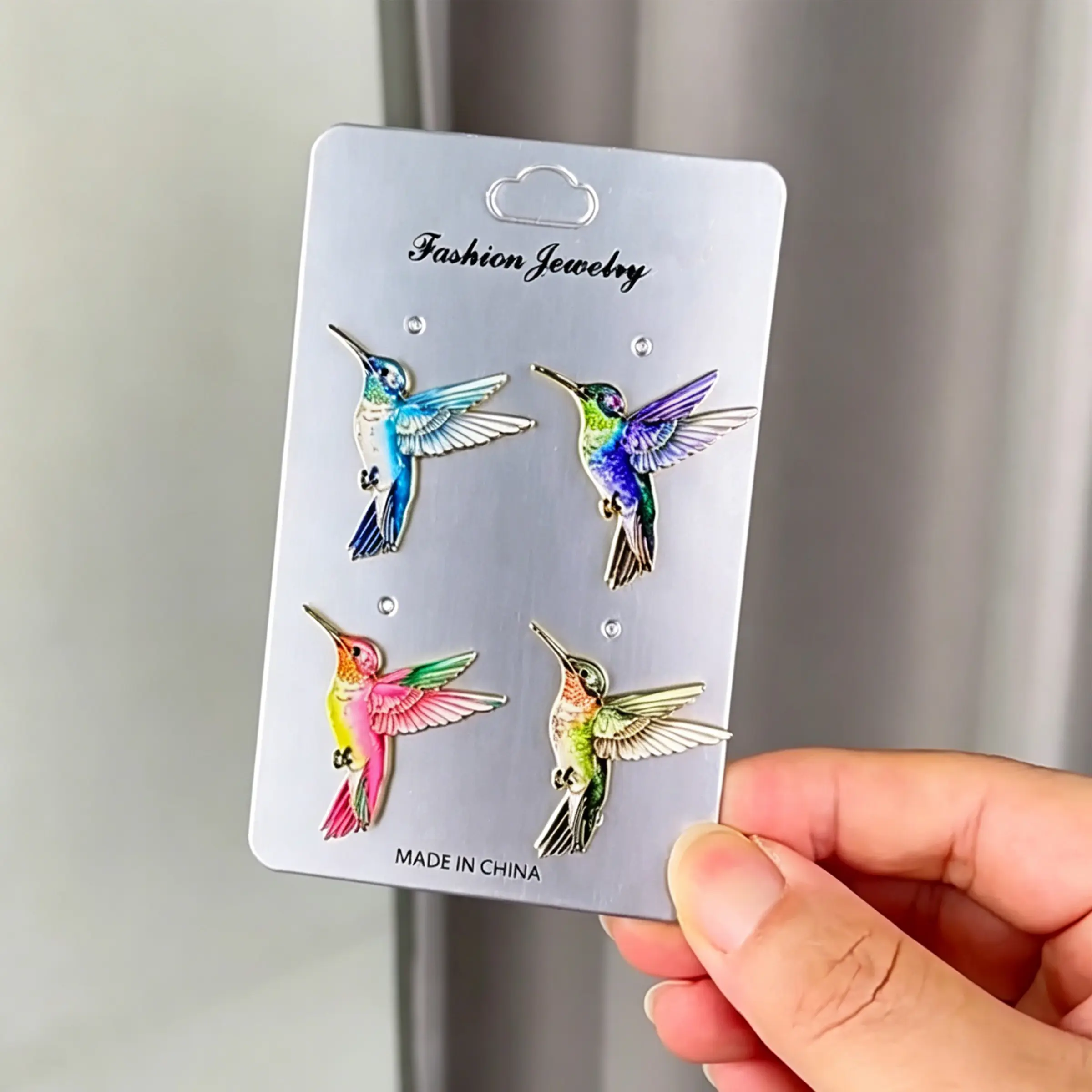 Set of 4 Fashion Jewelry Gifts, Hummingbird Enamel Brooch Pin Fashion Decorative Brooches Ornaments Lapel Bag Badges Jewelry Gifts Enamel Lapel Pins