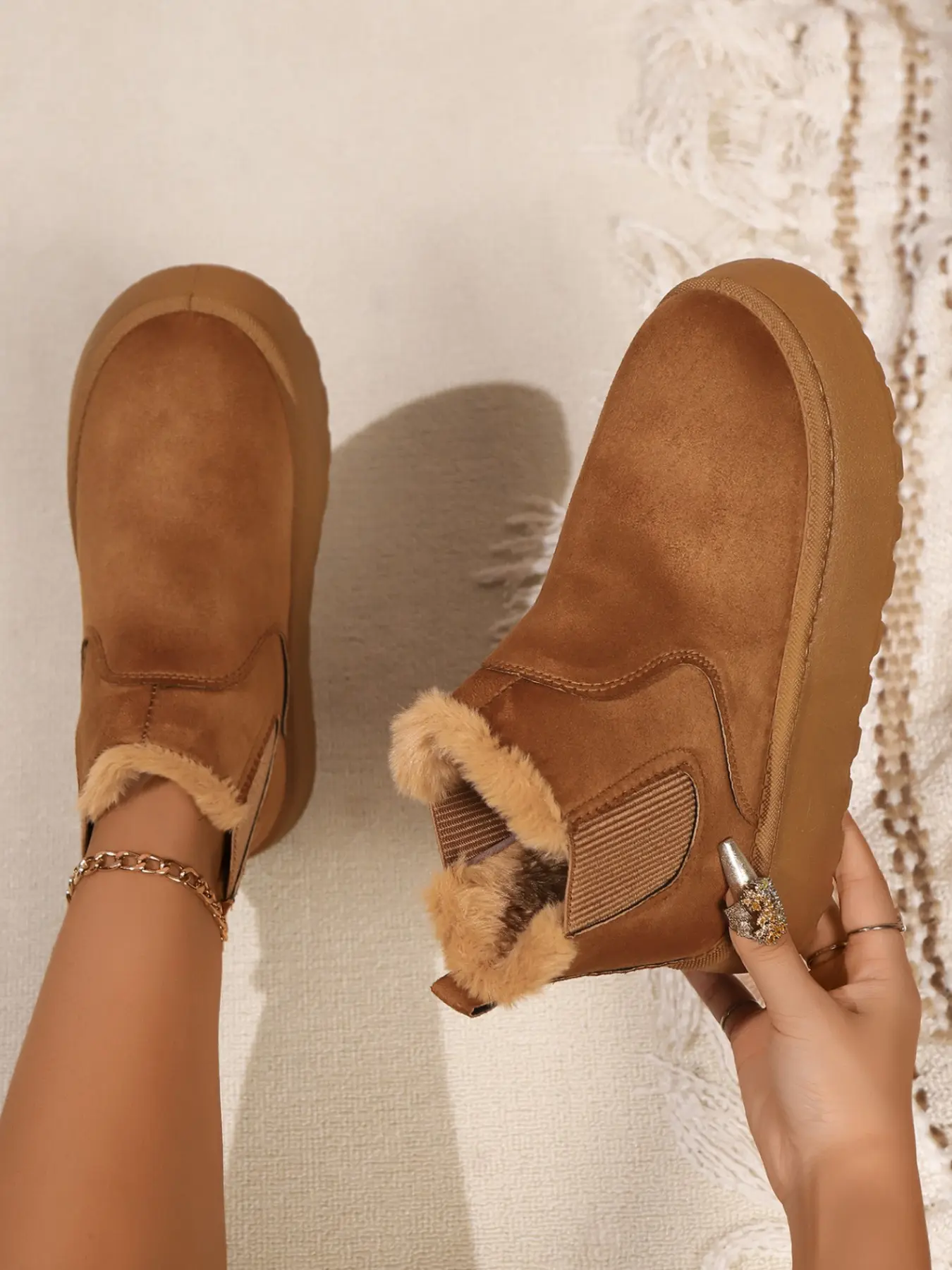 4-color new women's snow boots with plush lining, thick sole for warmth, suitable for cold weather, comfortable and fashionable shoes