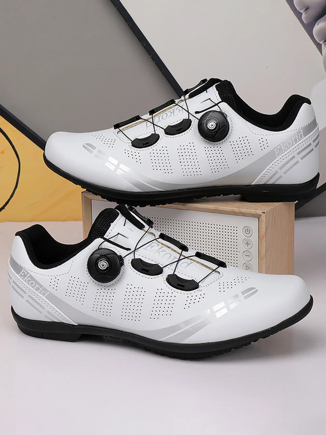 Men Road Bike Cleat Shoes Single Rotating Knob Breathable Perforated Stiff Hard Sole MTB Racing Cycling Footwear