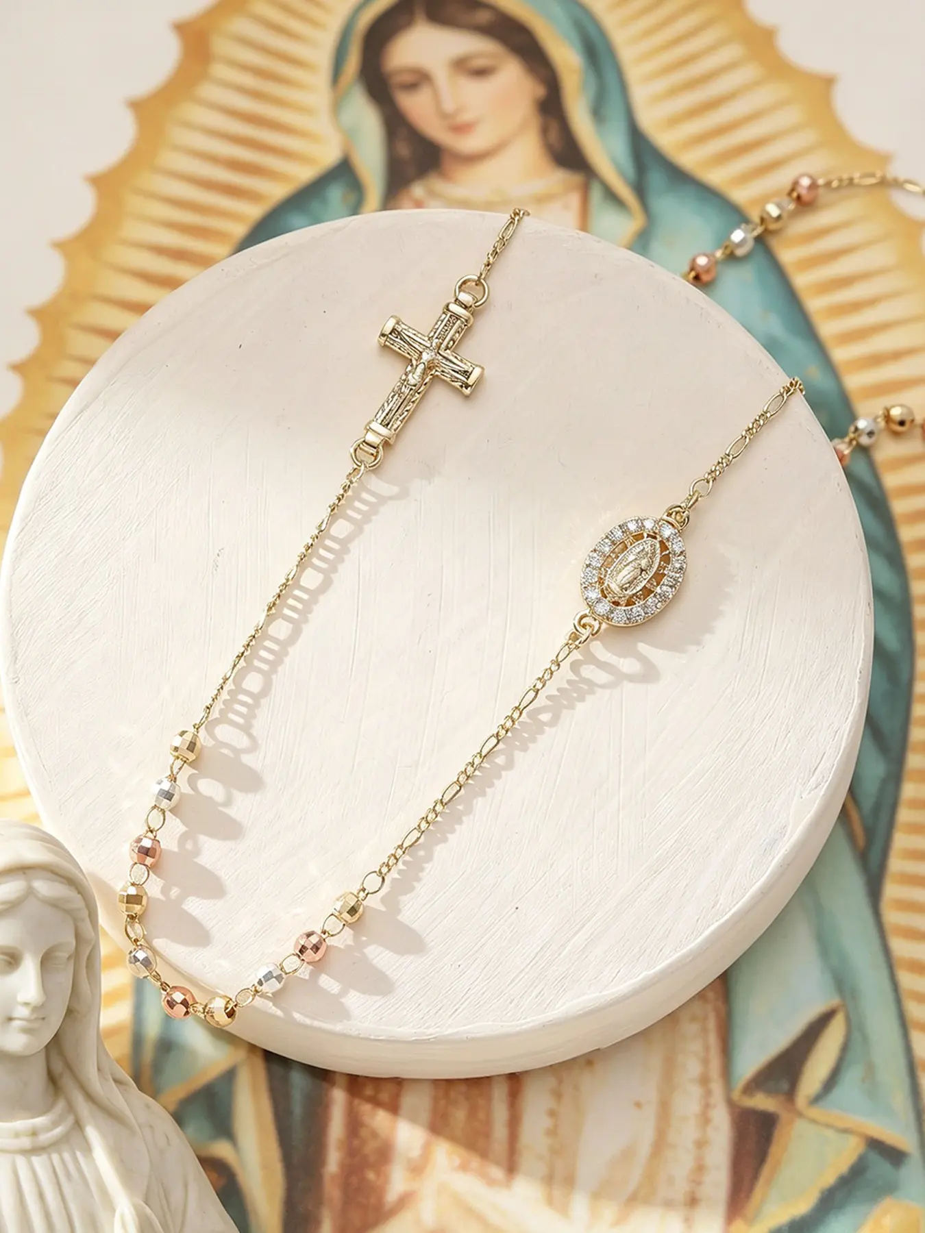 1 Piece Our Lady of Guadalupe & Jesus Crucifix Rosary Necklace, Copper Necklace, Trend Oval Shaped Zircon Inlay, Tri-Color Beaded Design, Catholic Religious Faith Jewelry, Prayers and Blessings, Ladies' Spiritual Daily Party Wearing Gifts