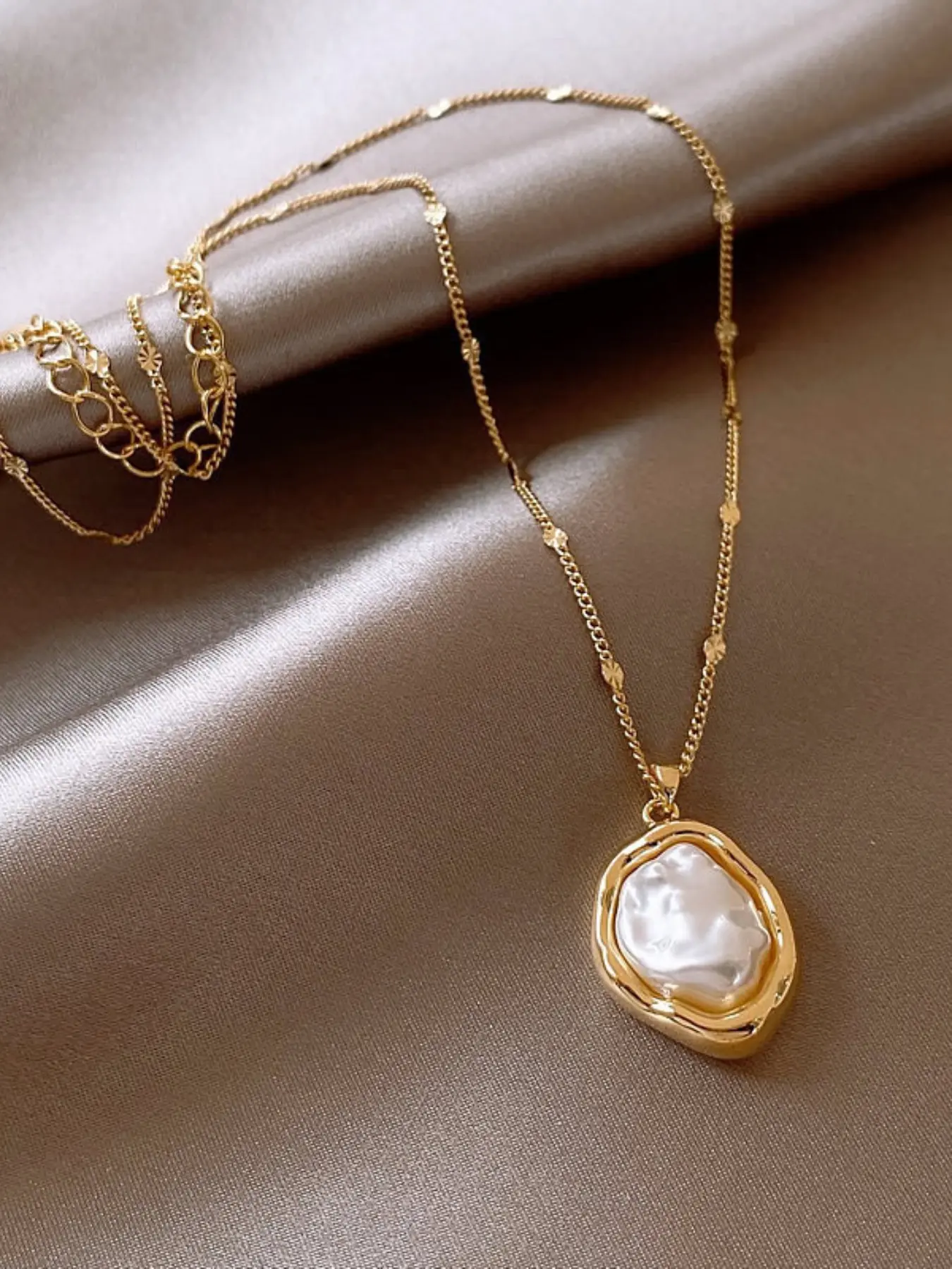 Irregular Baroque Pearl Necklace, Collarbone Chain, Lightweight Luxury Unique Accessory for Women, Elegant and Stylish Jewelry