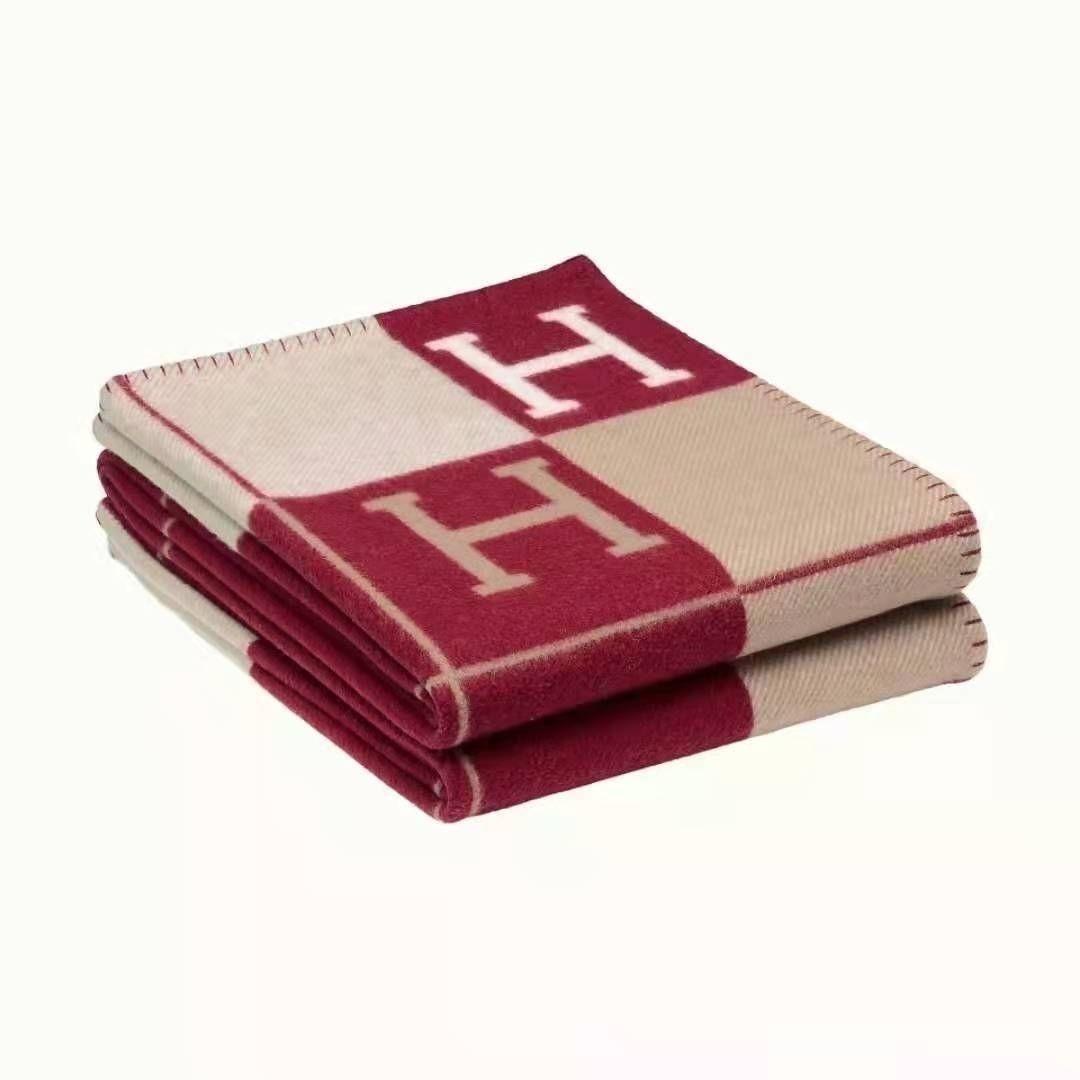 Trendy Fashionable New High-End Cozy AC Blanket Decor, Ultra-Soft, Ideal For Office Nap Sofa, Bed, Travel, Camping, All Seasons MultiUseBlanket, Home Lightweight Comforter, Couch Throw H- Blanket Best Gift For Friends And Family