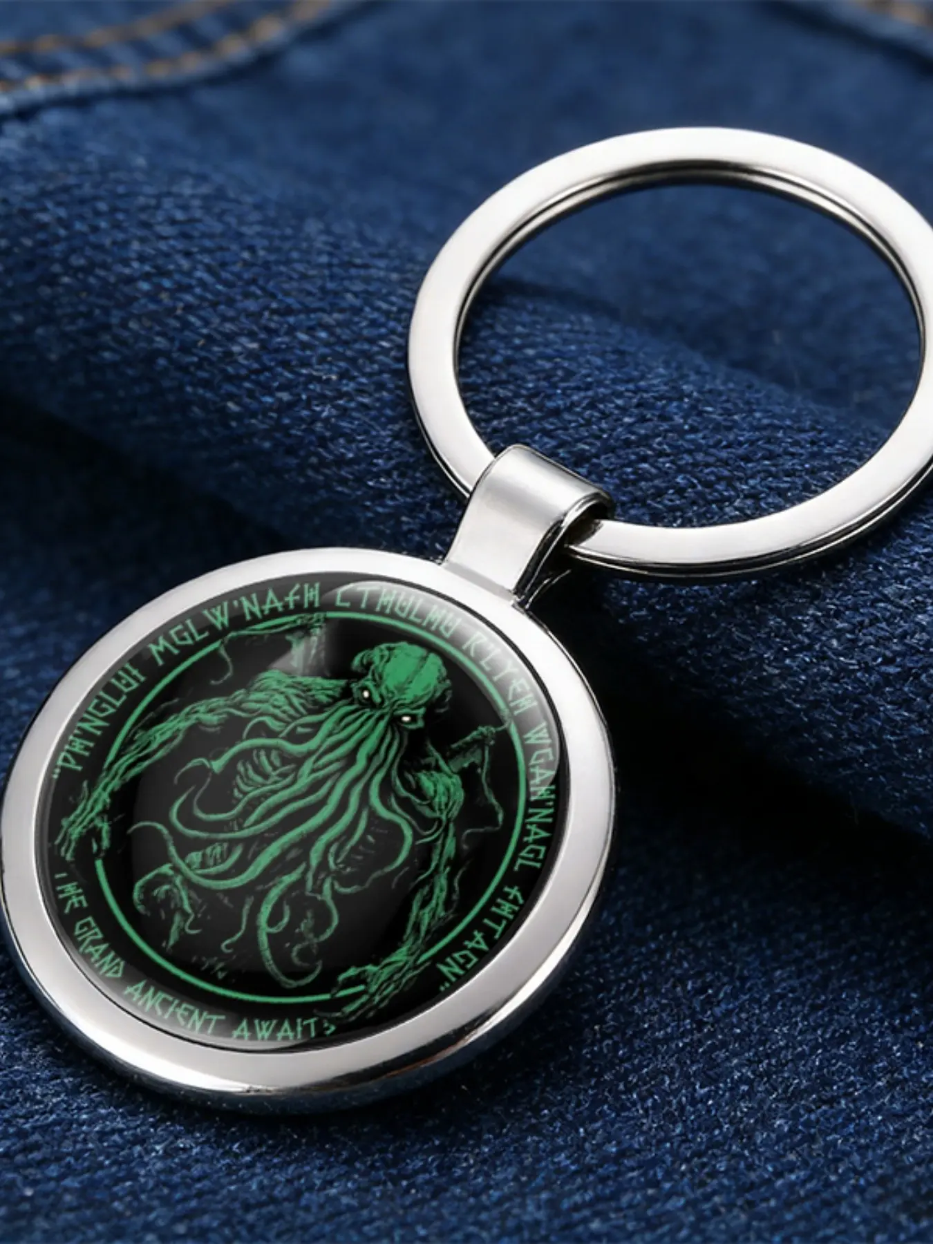 Cthulhu Awakening Keychain, 2D Glossy Metal Alloy Pendant, Cthulhu Mythos Fan Gift, Bag Car Key Charm, Collectible Memorial Item