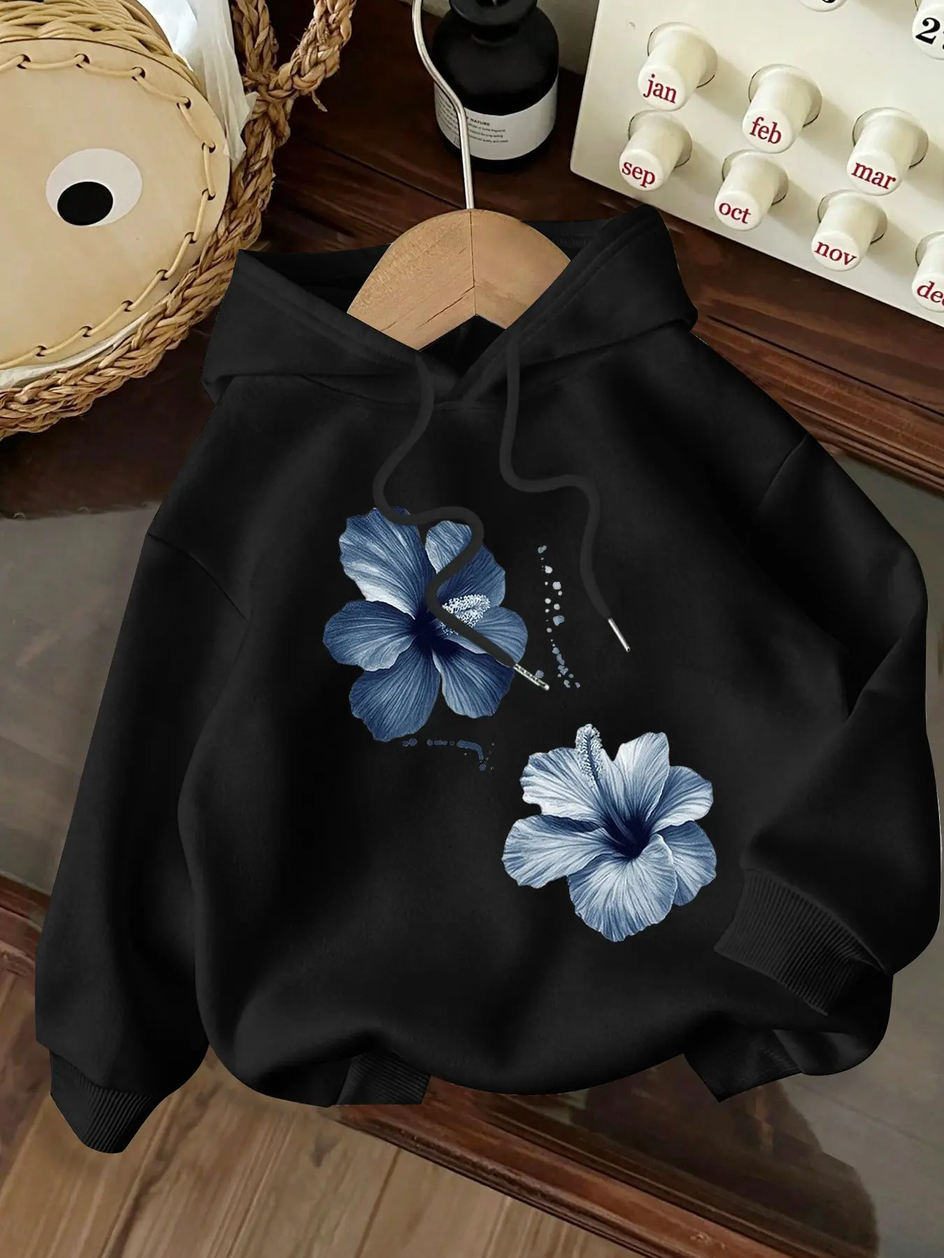 Blue Bellflower Print Hoodie, Casual Long Sleeve Women's Clothing, Comfortable and Fashionable, Easy to Match Any, Must-Have Wardrobe Addition