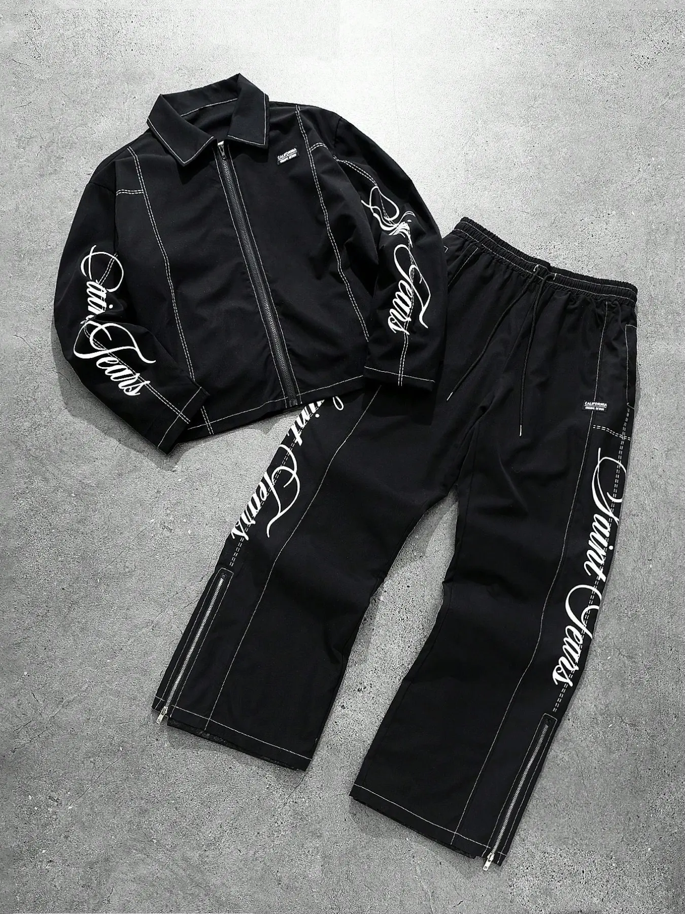 Men’s Stitch Contrast Letter Print Jacket & Flare Pants 2 Piece Matching Outfit, Y2K Gothic Streetwear Viral Urban Fashion 2026, Sturdy Windproof Twill Woven Fabric, Zip Up Lapel Cropped Coat With Cursive Script Print