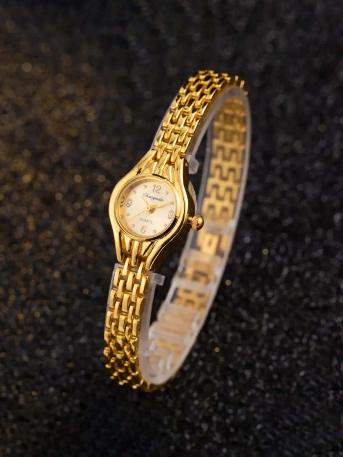 Elegant Women's Analogue Quartz Watch Set, Perfect Birthday Gift for Her, Small and Precise Design, Ideal for Special Occasions