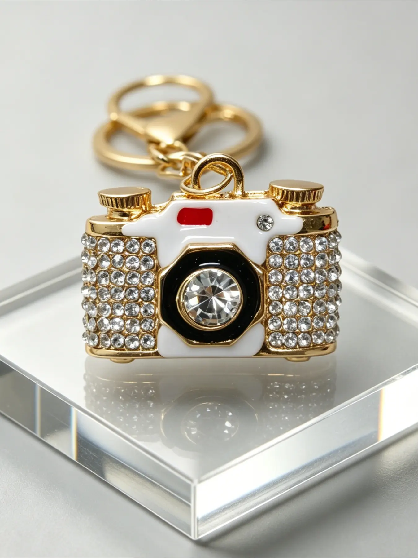 Bling Rhinestone Vintage Camera Keychain, Camera Bag Charm Key Ring Purse Backpack Pendant, Aesthetic Gift for Photographers, Stylish Keychain