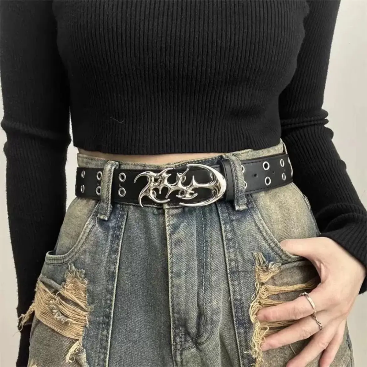 Y2K Punk Rivet Belt – Vintage Metal Studded Hollow Design Belt for Women Streetwear