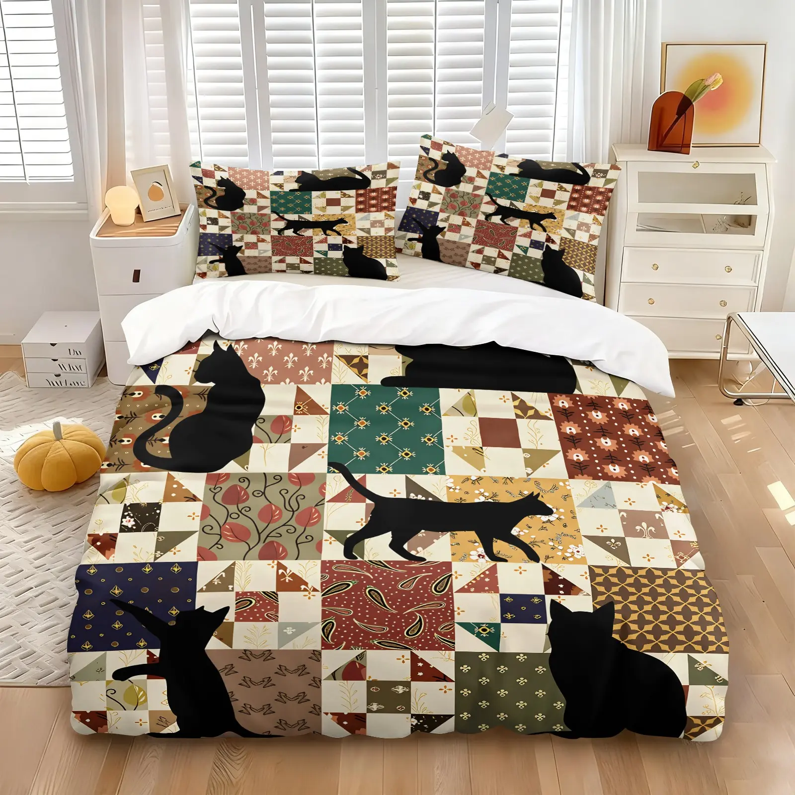 Retro Patchwork Black Cat Themed Duvet Cover Set, Bohemian Quilt-Style Squares with Black Cat Silhouettes Print Quilt Cover & 1 or 2 Pillowcases , Anti-Fade Wrinkle Resistant Fabric, Perfect Gift for Cat Fans & Vintage Bedroom Decor