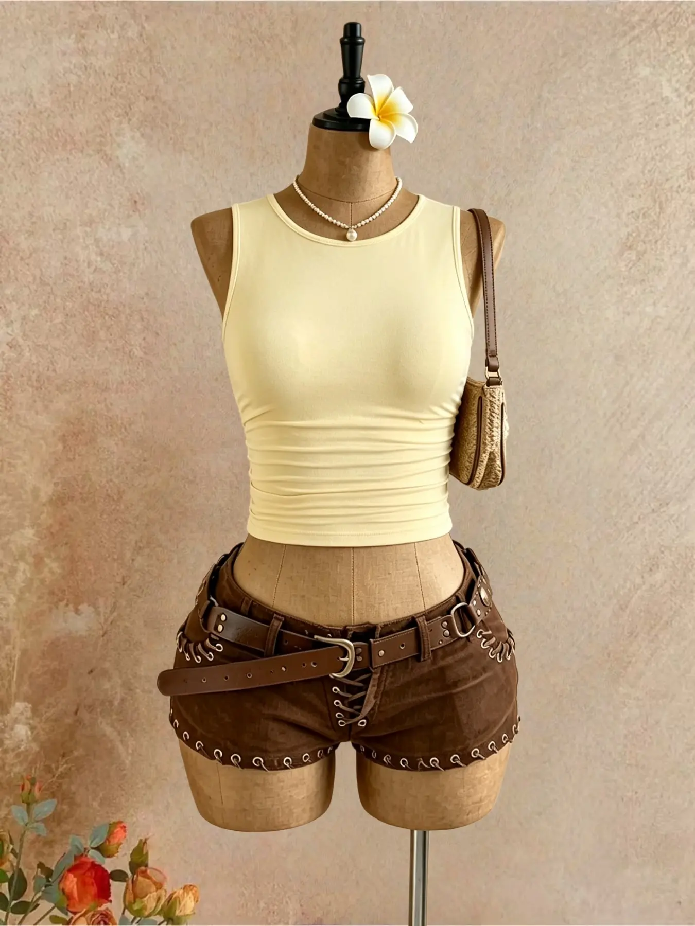 Women's Sleeveless Ruched Short Tank Top, Solid Color Round Neck Slim Fit Basic Strapless Vest, Casual Daily Wear Short Tank Top