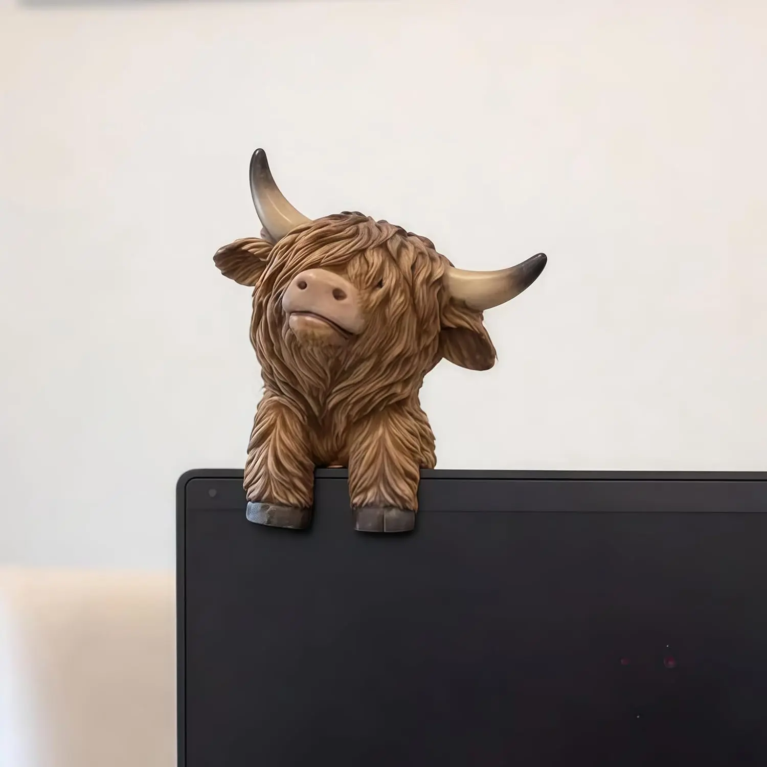 Highland Cow Dashboard Decoration Cars Rearview Mirror Dashboard Touchscreen Top Funny Adorable Auto Rear View Mini Cows Ornament, Cars Interior Accessories for Women Men Home Decor (A)