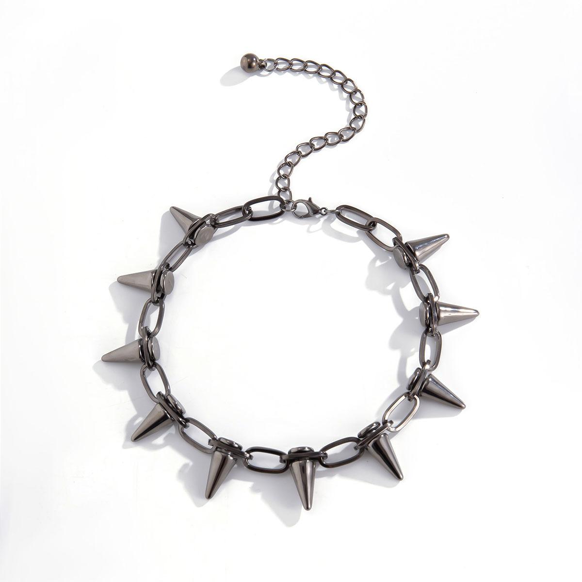 Punk-Inspired Spiked Necklace – Stand Out in Style
