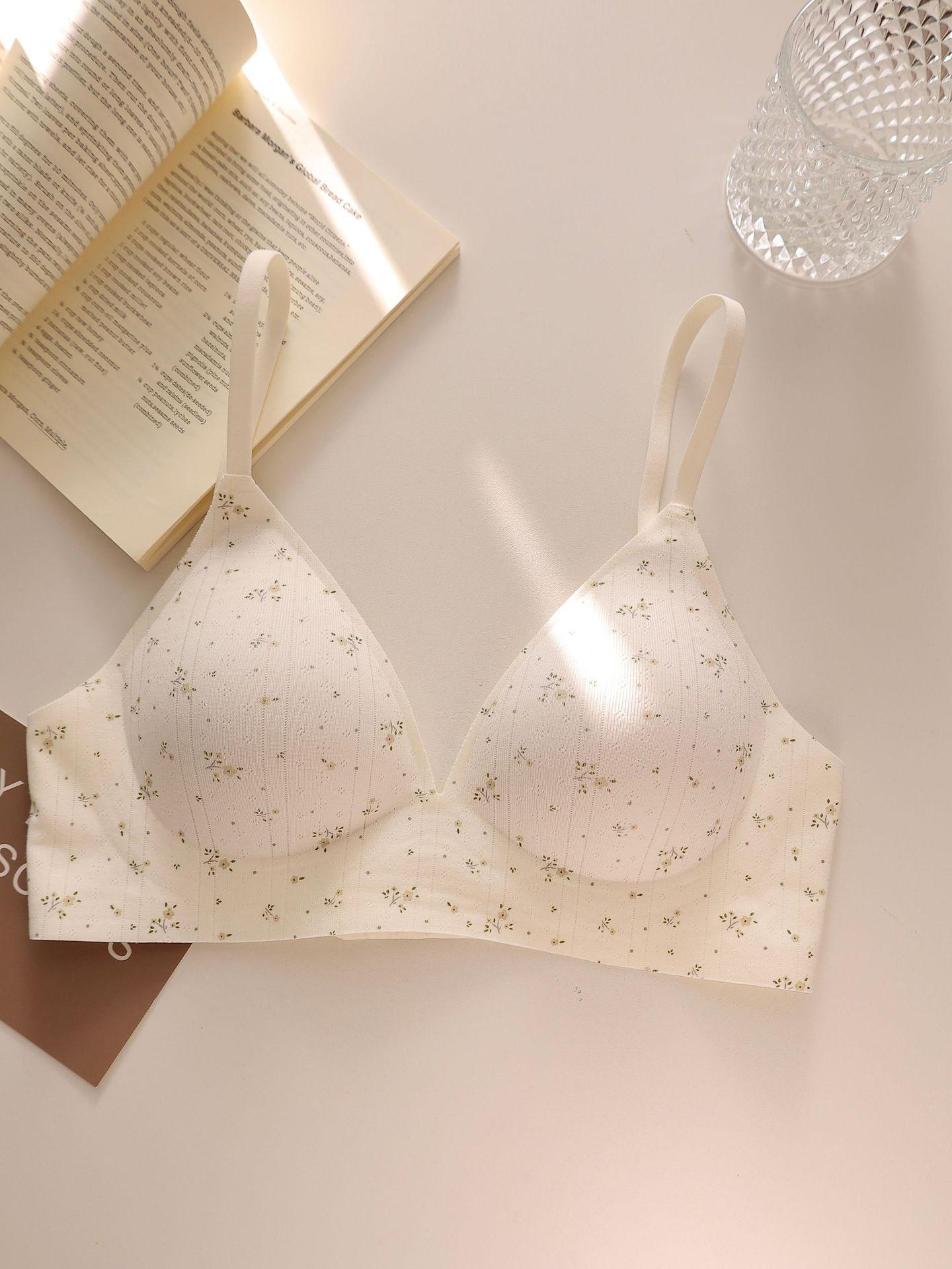 Girly Concept Soufflé Breathable Triangle Cup Bra Wireless Push-Up Comfortable Anti-Sagging Bra OB113