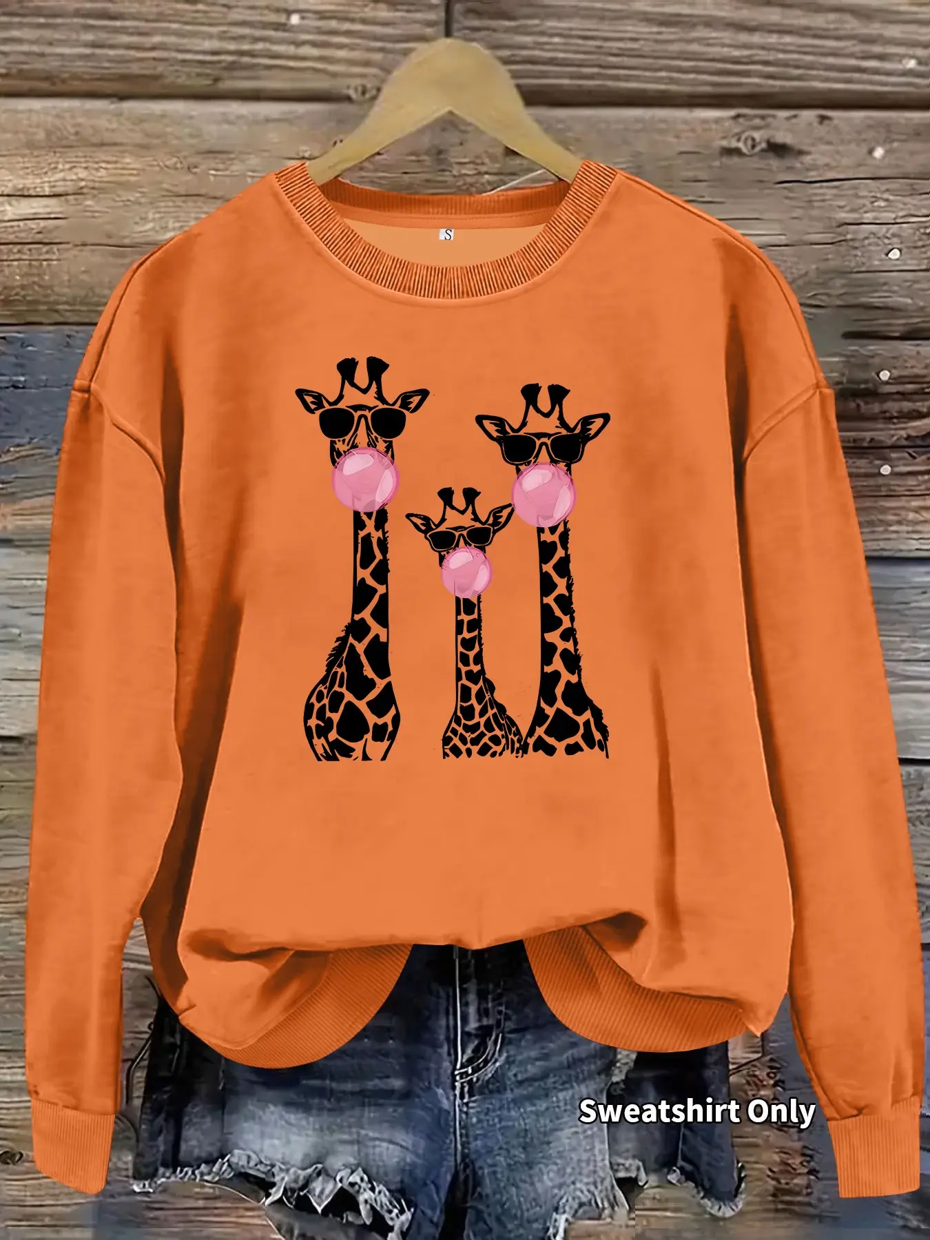 Women's Giraffe Bubble Gum Print Long Sleeve Sweatshirt, Casual Round Neck Fleece Pullover, All-Season Comfort