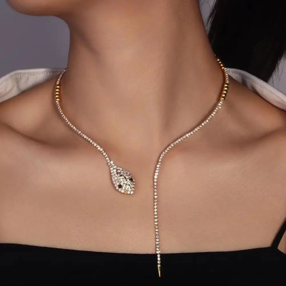 Women's Snake-Shaped Twisted Rhinestone Choker Necklace - Copper Steel Costume Jewelry, Animal Shape, Coil, Artistic, Decorative Charm, Bedazzling Glitter Accessory for Party, Casual Wear, Animal Shape Necklaces, Artistic Necklaces