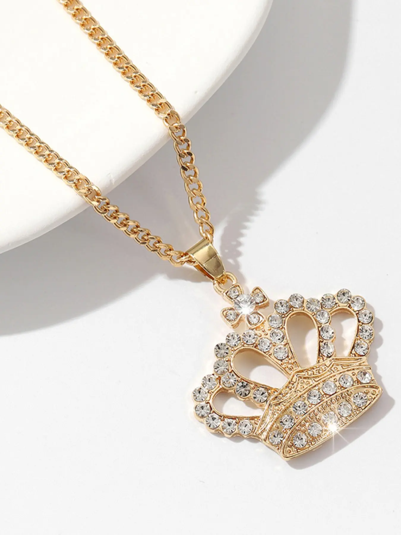 Fashionable Hollow Crown Pendant Necklace with Rhinestone Decoration, Elegant Daily Wear Jewelry Gift for Women
