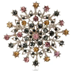 Fashionable and Luxury Exquisite Water Diamond Crystal Flower Brooch Elegant Women's Backpack Pins Clothing Accessories