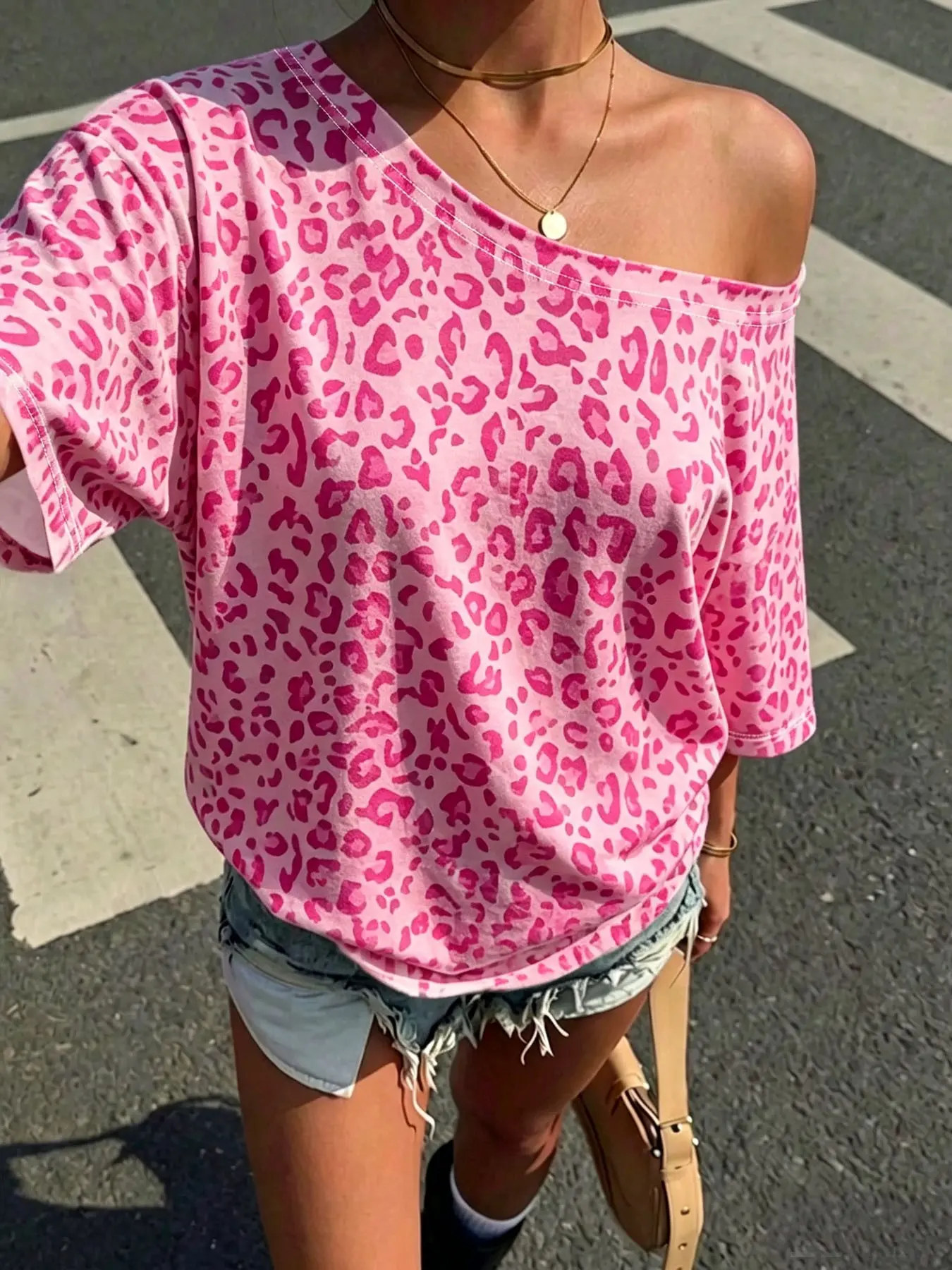 Women's Leopard Print Off Shoulder T-Shirt, Loose Short Sleeve Slant Neck Casual Top, Y2K Street Fashion Blouse, Trendy Relaxed Fit Outfit For Daily Shopping, Street Shooting And Outdoor Leisure Occasions