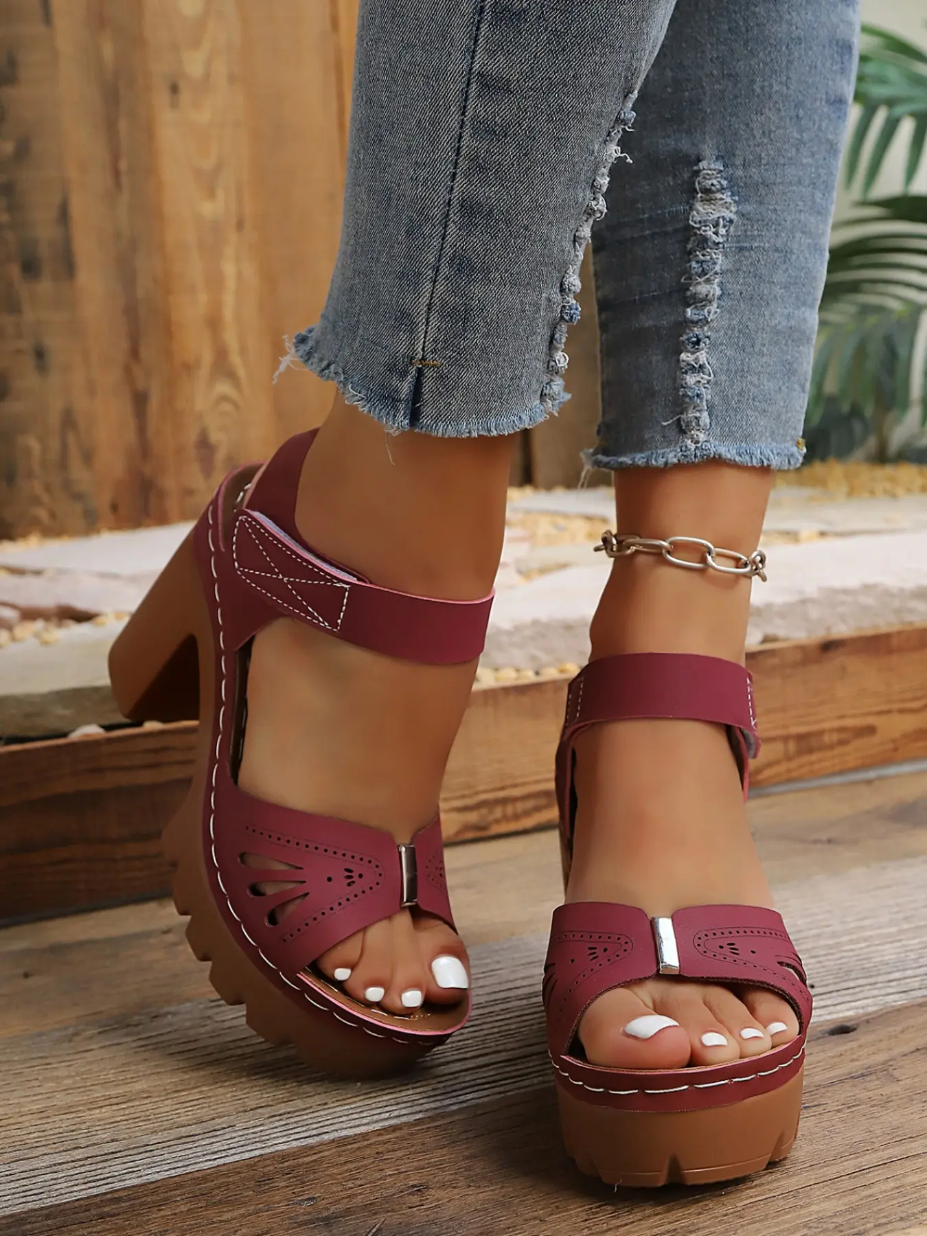Summer Bestseller Retro Wood Grain Heel Open-Toe Women's Sandals, Velcro Strap Anti-Slip Thick Sole, Elegant Stitching, Casual Commuter Shoes