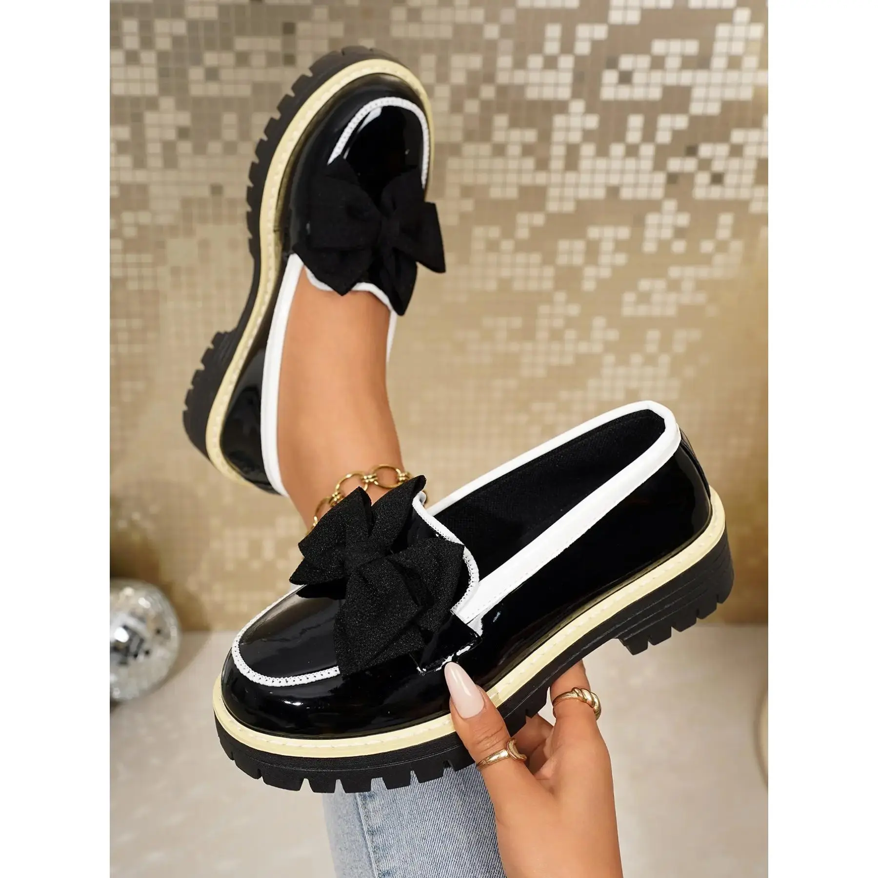 YYW1 Women's Patent Leather Bow Loafers, Flatform Thick Sole Rubber Anti-Design, Fashionable and Versatile, Comfortable and Breathable, Ideal Daily Use, Flat, Affordable Loafers