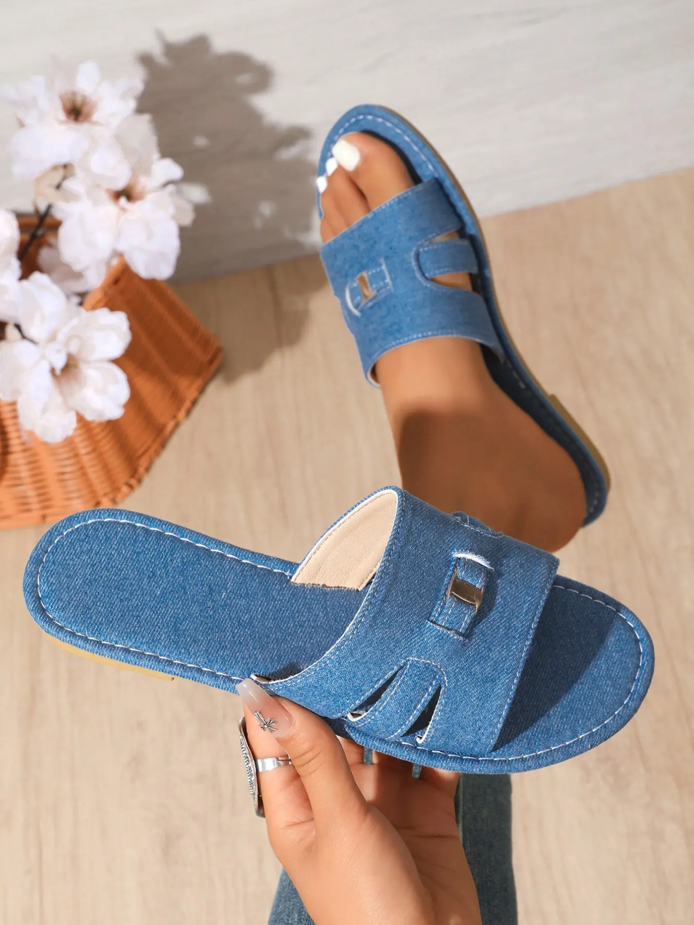 Women's Denim Fashionable Slide Sandals – Casual Summer Flat Slip On Slides, Comfortable Vacation Beach Slippers, Fashionable Comfy Sandals
