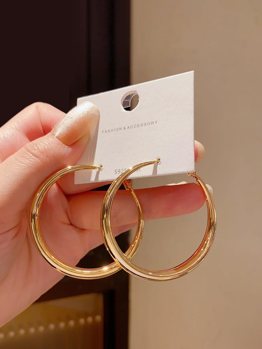 High-end and elegant circular ear ring earrings, women's European and American exaggerated, simple and cold style earrings, niche