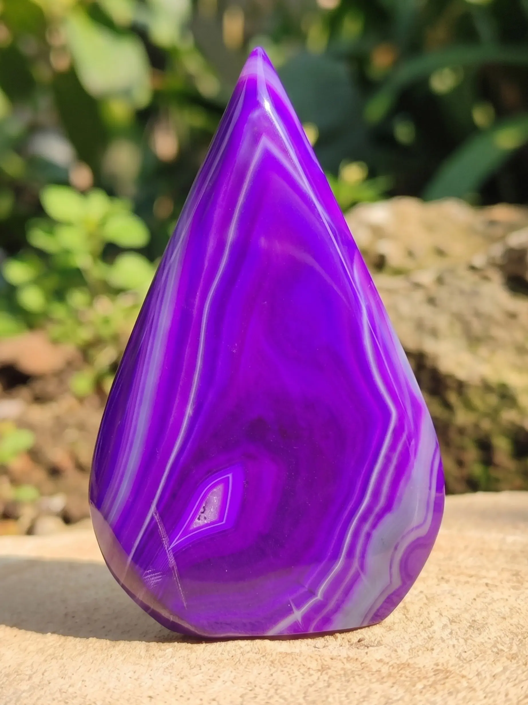 Rare Purple/Blue/Black/Pink Agate Water Drop, Random Stunning Home Decoration Stone with Pink, White, and Purple Hues, the Best Gift for Valentine's Day, Christmas, Easter, Also Ideal for Crystal Lovers,Halloween Finds, Fall Home Decor.
