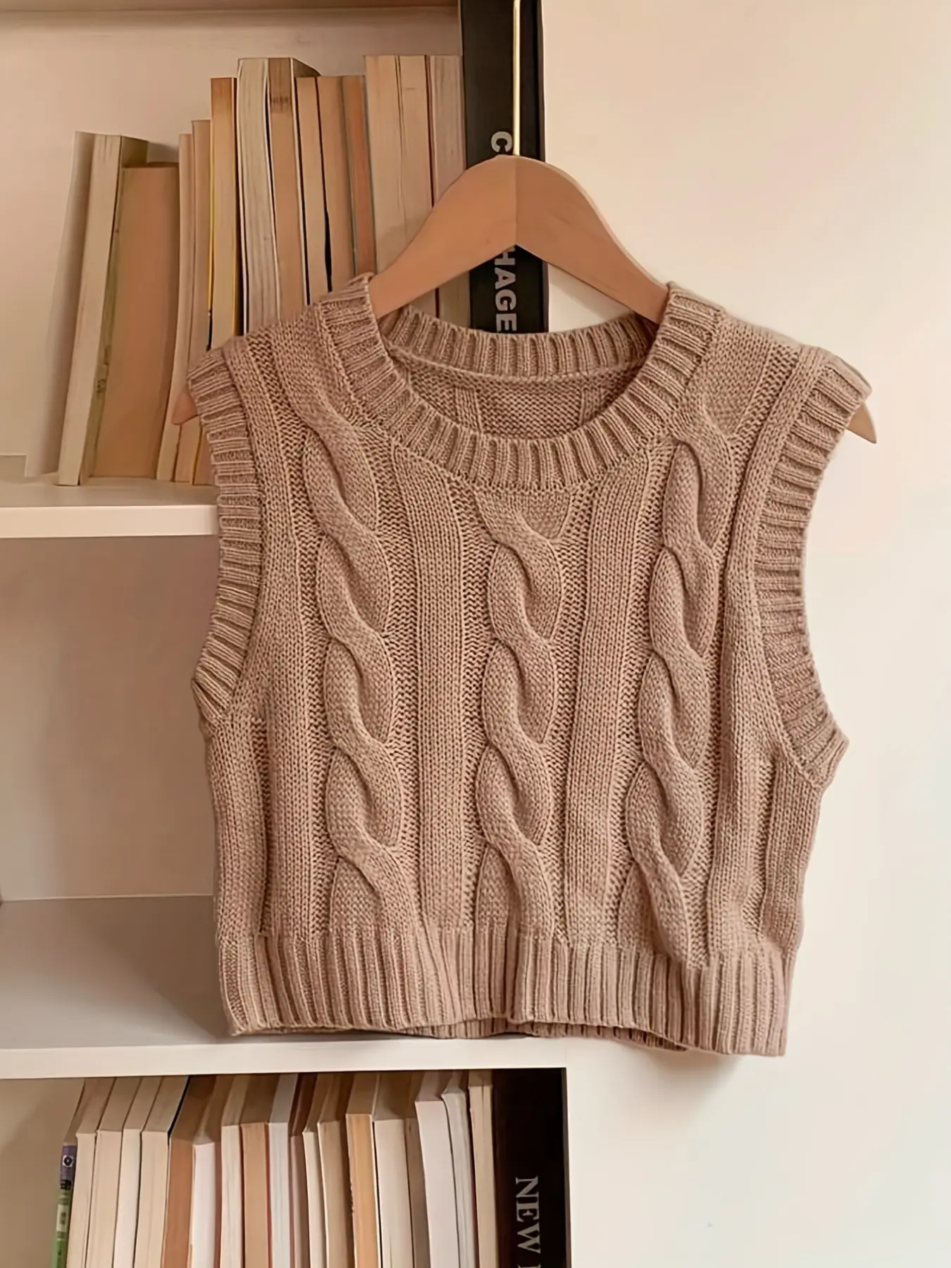 New Fashion Unique Round Neck Knitted Vest, Sleeveless Cross-Body Top, Versatile Style Upper Garment, Trendy and Elegant Design