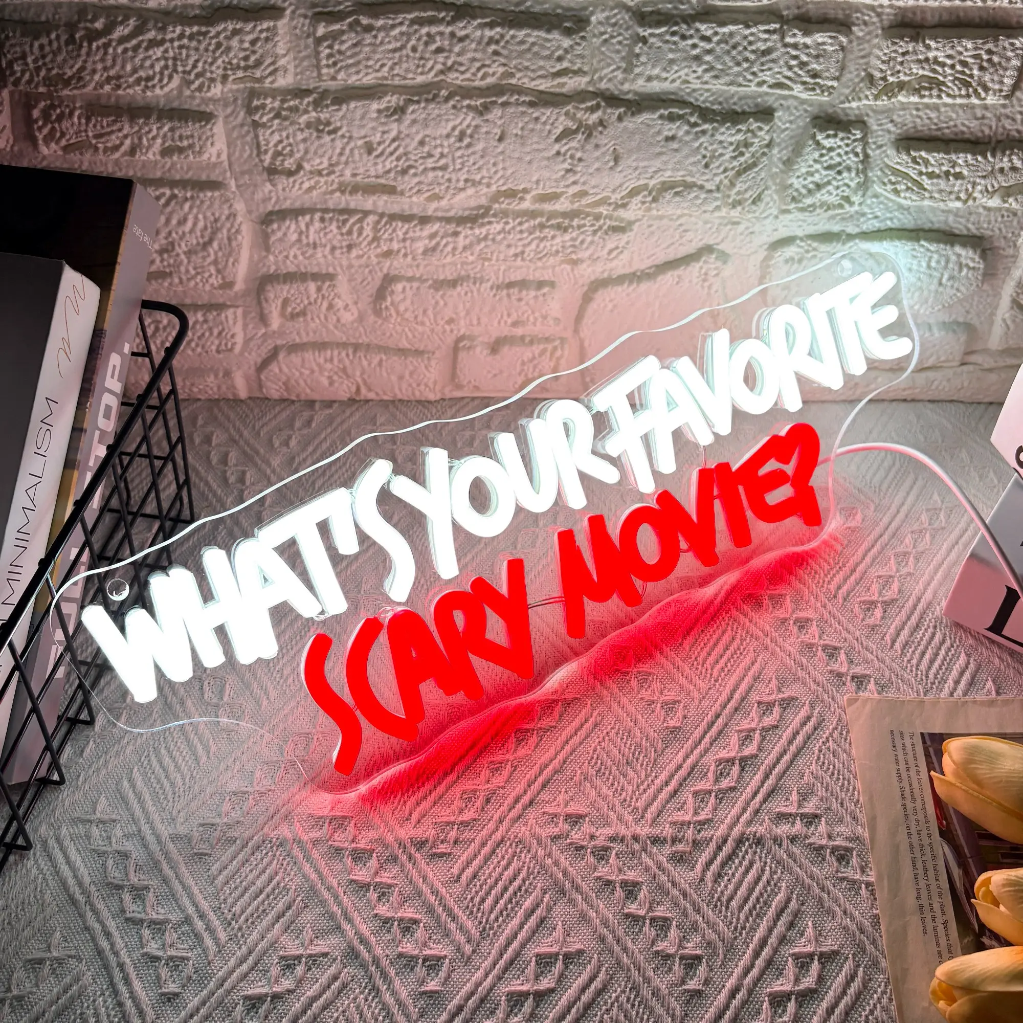 Bright LED neon sign featuring the question "What's your favorite scary movie?"; USB-powered, wall-mountable ambient light—perfect for home theater, holiday parties, and horror movie-themed wall decor