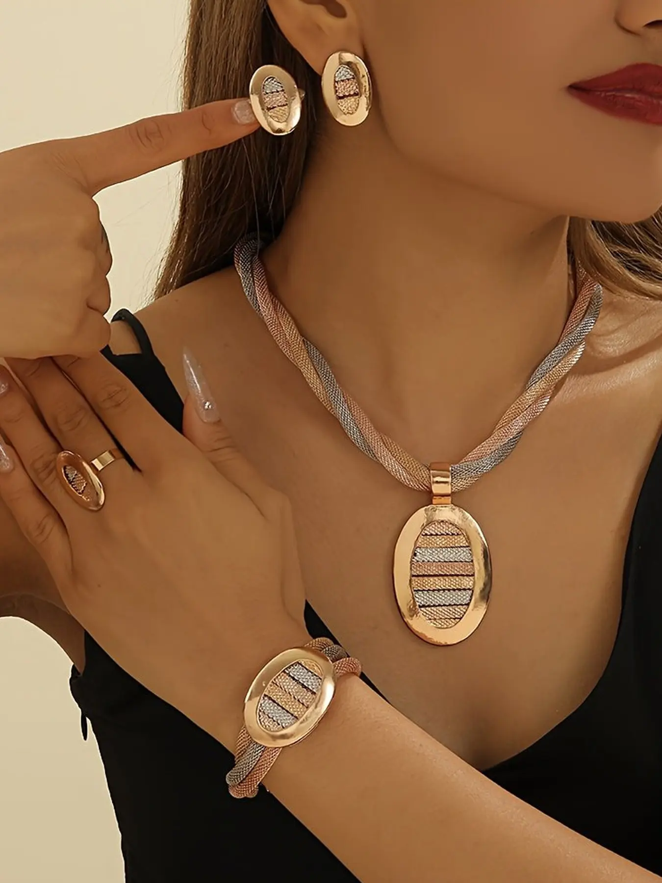 4-Piece Twisted Mesh Costume Jewelry Set, Oval Striped Pendant Necklace, Earrings, Bracelet, Ring, Fashion Accessories for Women, Party & Daily Wear, Fashionable Jewelry Set